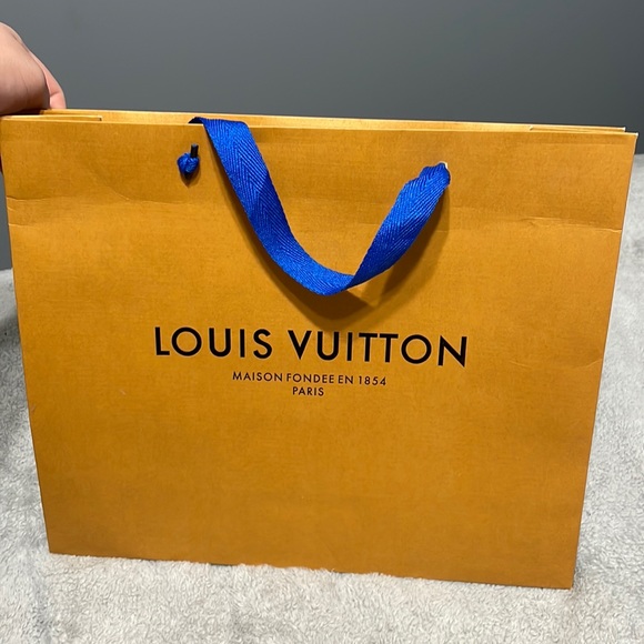 LV a shopping bag - Picture 1 of 1